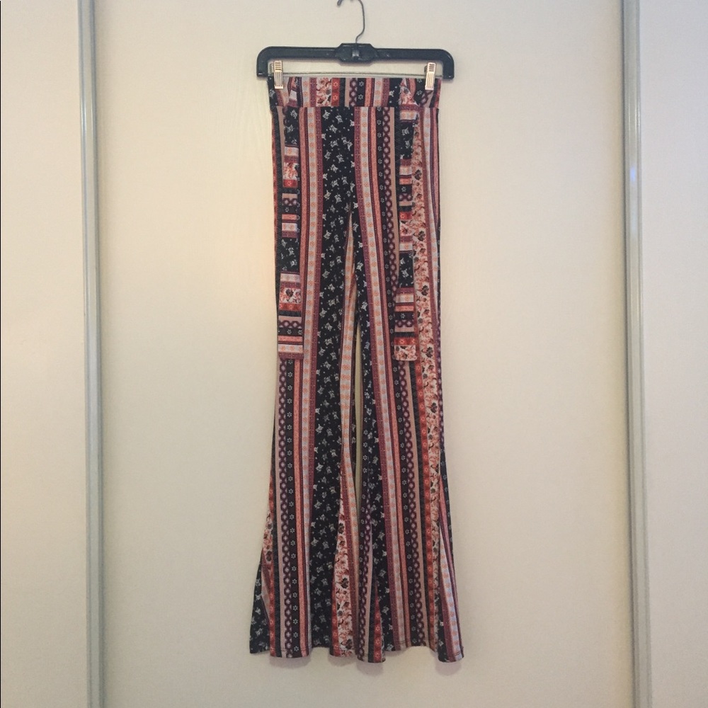 Floral Pattern Flare Pants 🌸